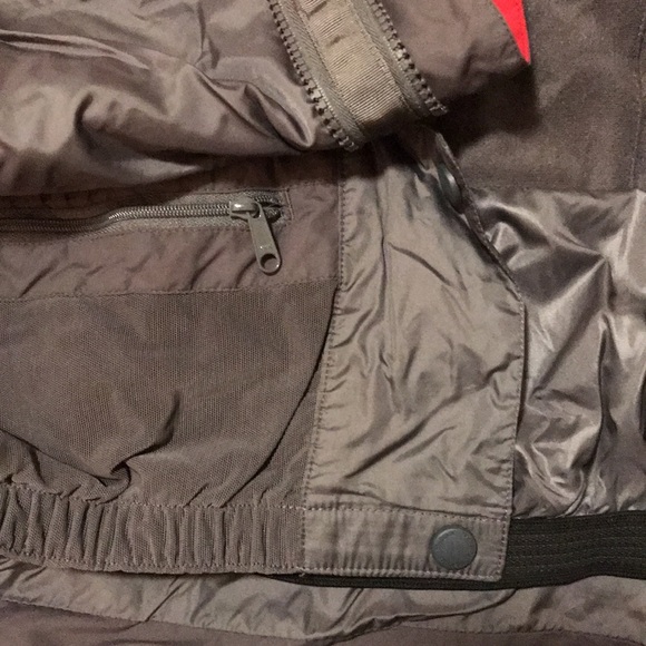 Woman’s size Medium Marmot ski jacket - Picture 6 of 8